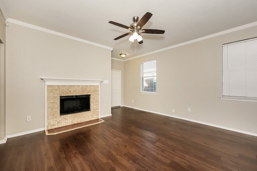 Building Photo - 916 Buffalo Springs Dr