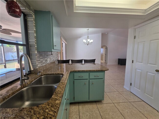 Building Photo - 424 SW 37th Ln