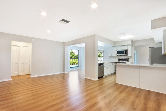 Building Photo - 85 Hickory Hill Rd