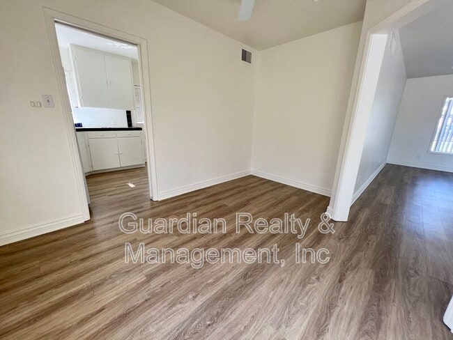 Building Photo - 535 W Edgemont Ave