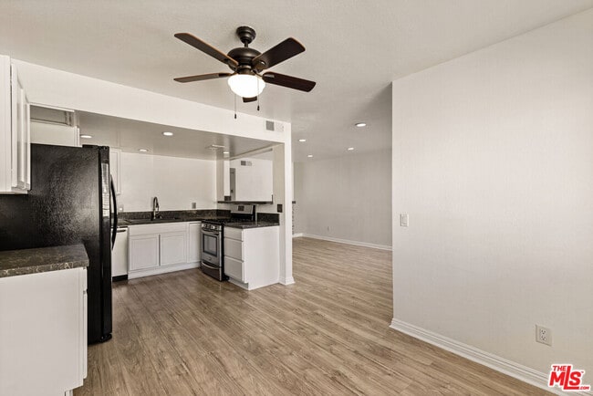 Building Photo - 1836 E Ave J2