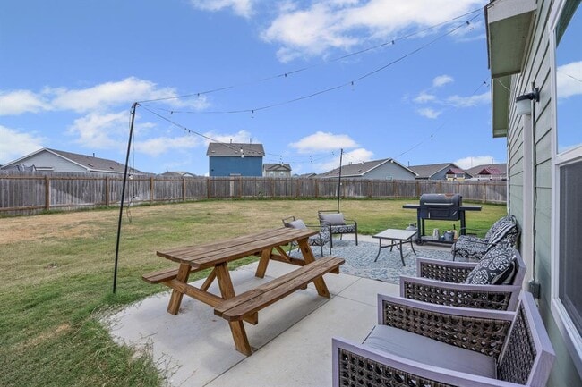 Building Photo - 2402 Sunray Ct