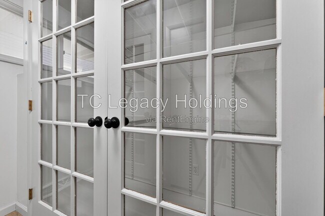 Building Photo - 729 Ridgeway Ave