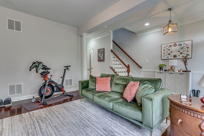 Building Photo - Belmont Bay Beauty! Three level two car ga...