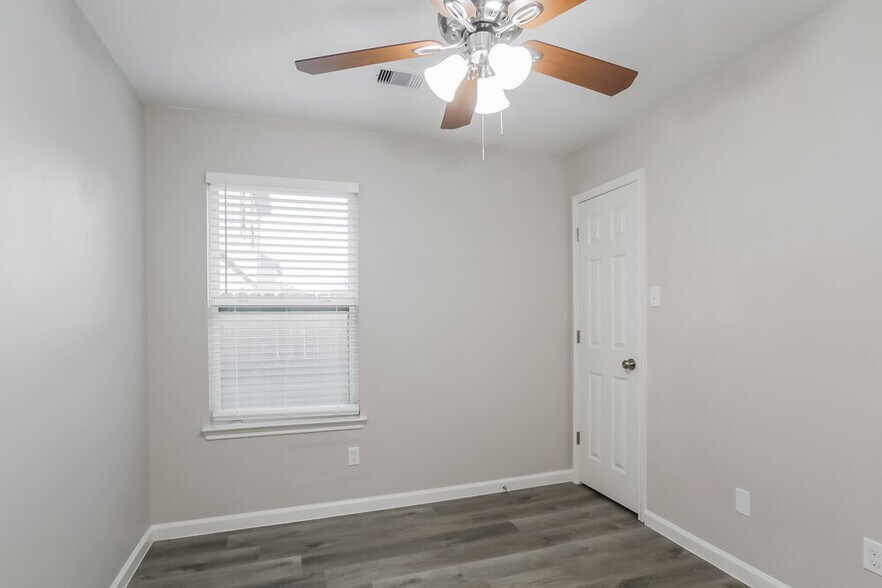 Building Photo - 4843 Fair Oak Dale Ln