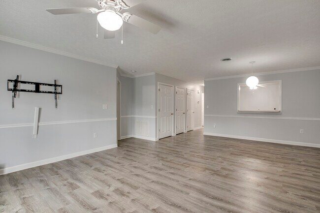 Building Photo - 103 Pinewood Dr