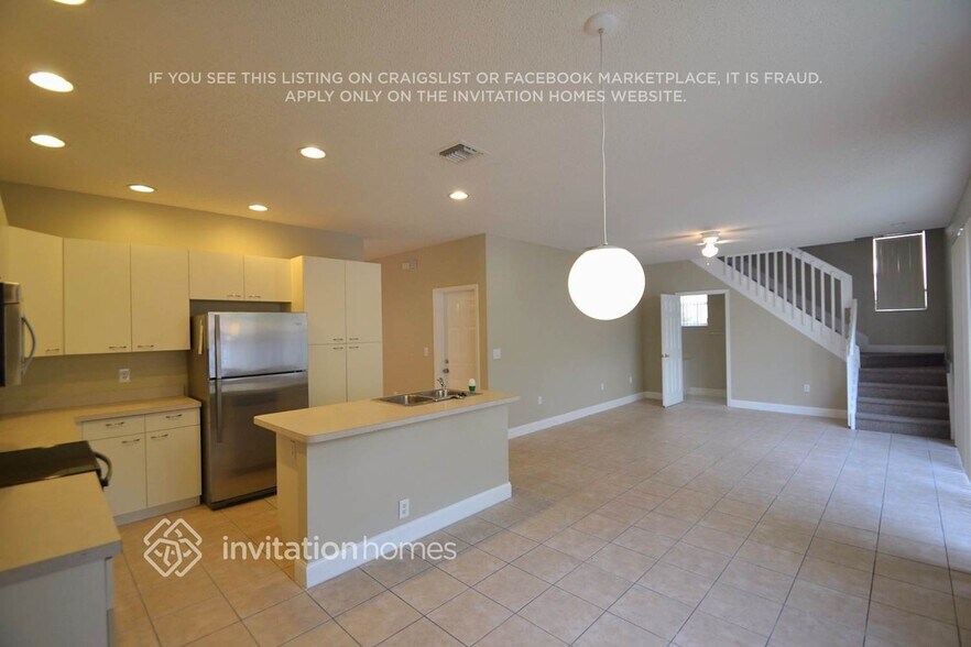 Building Photo - 15808 SW 48th Manor