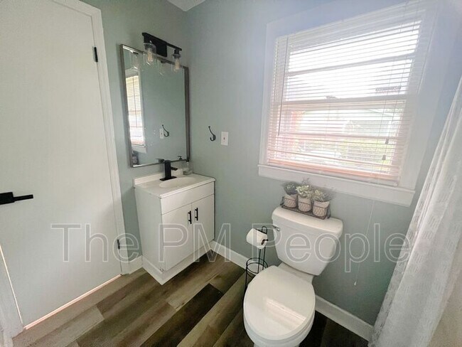 Building Photo - 34 Fleetwood Dr