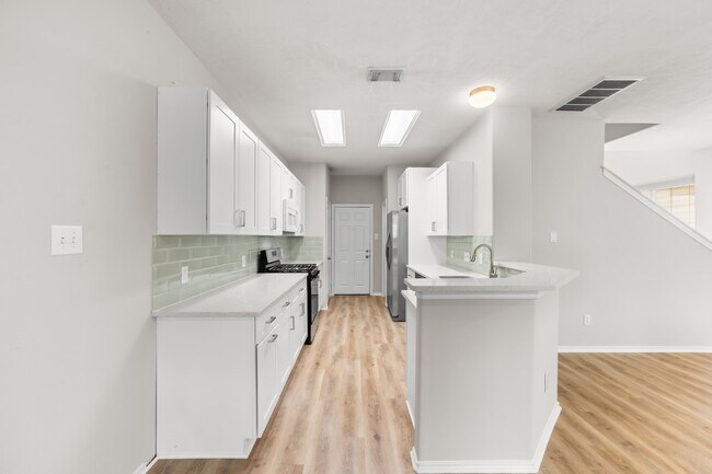 Building Photo - 211 N Burberry Park Cir