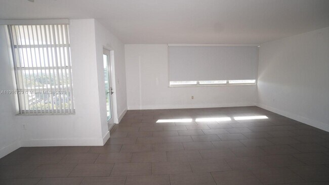 Building Photo - 1351 NE Miami Gardens Dr