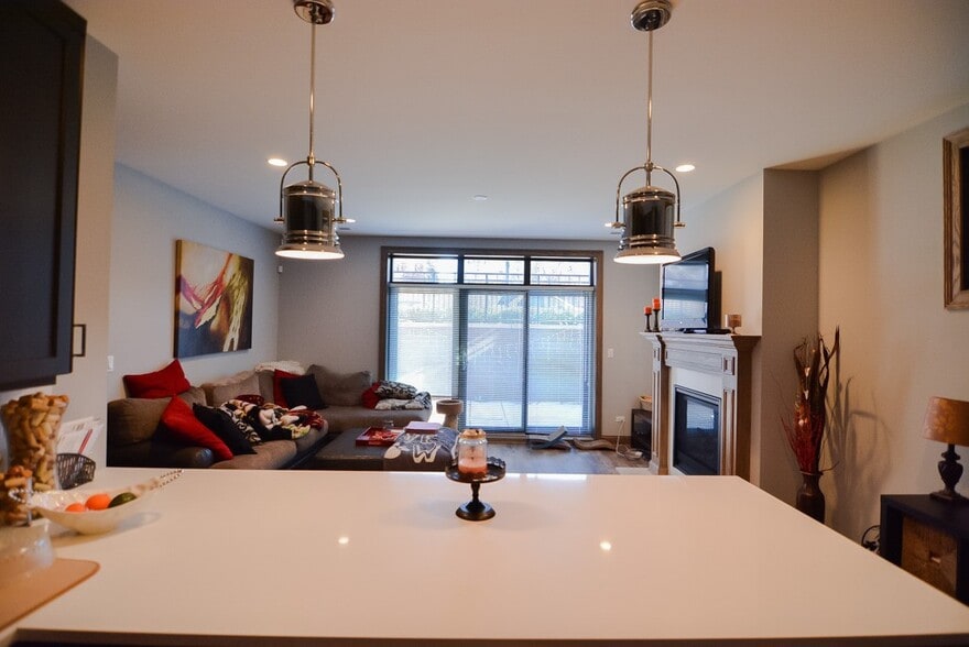 Building Photo - 4312 N Ashland Ave