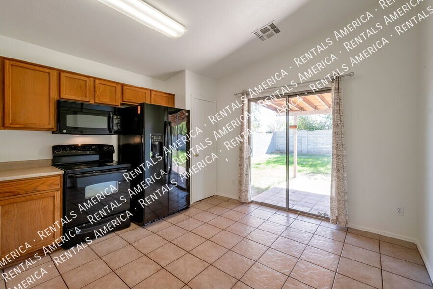 Building Photo - 1745 E Cheyenne St