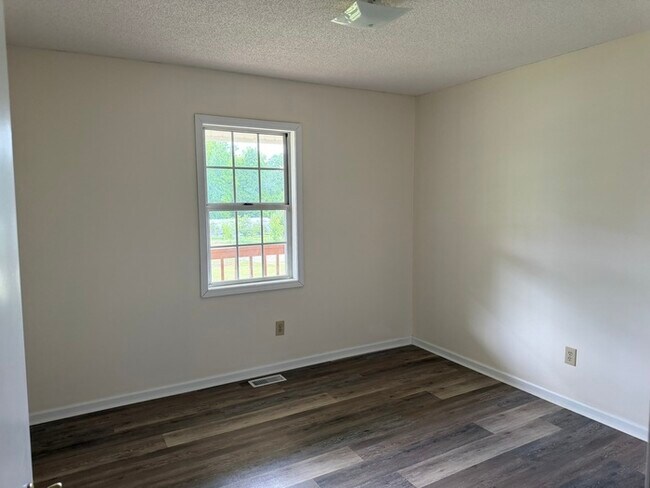 Building Photo - County Home