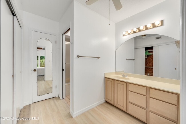 Building Photo - 105 La Costa St