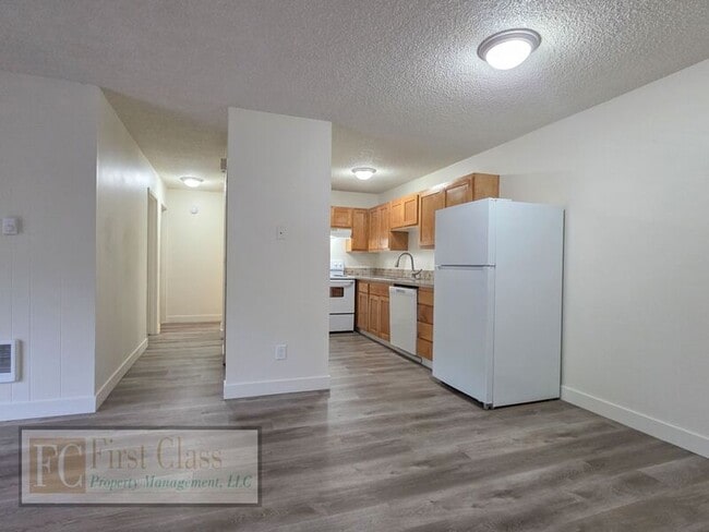 Building Photo - 17140 SW Heritage Ct