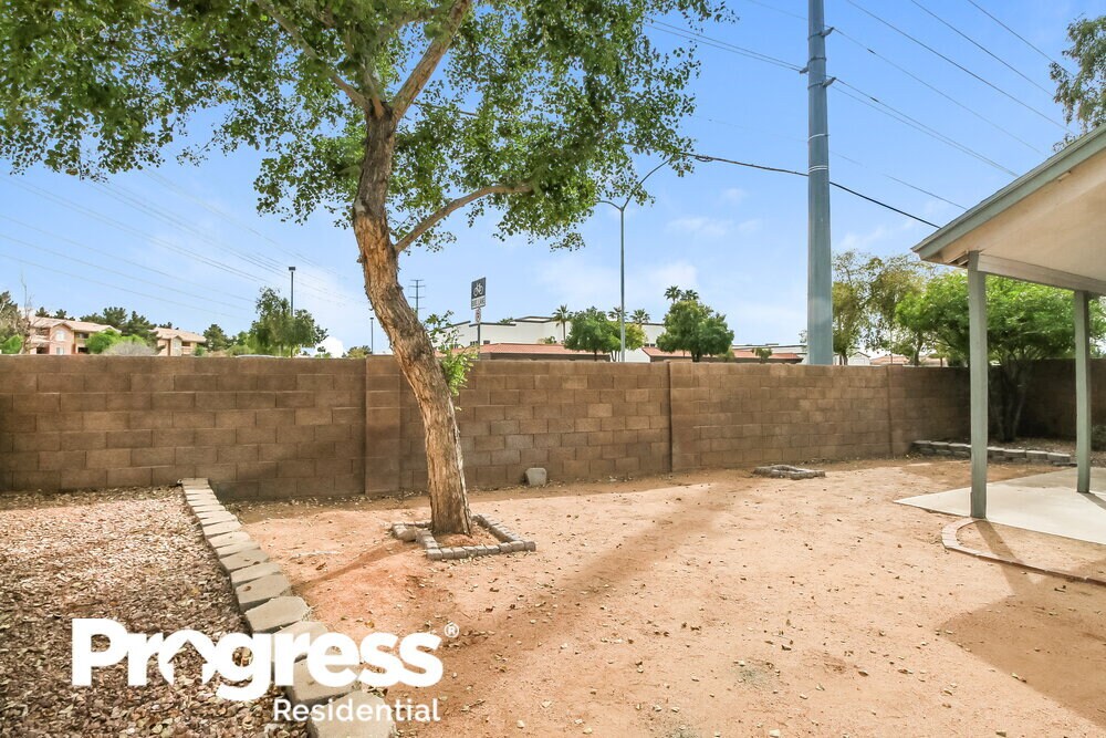 Building Photo - 1915 S 39th St