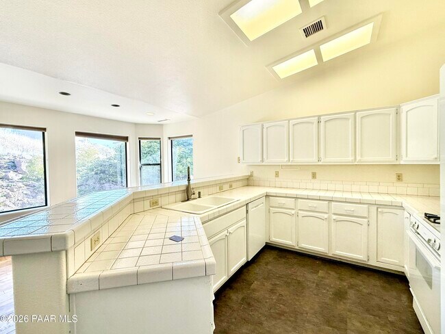 Building Photo - 352 Prescott Dr