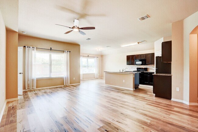 Building Photo - Charming 3BR/2BA Contemporary Home with Lu...