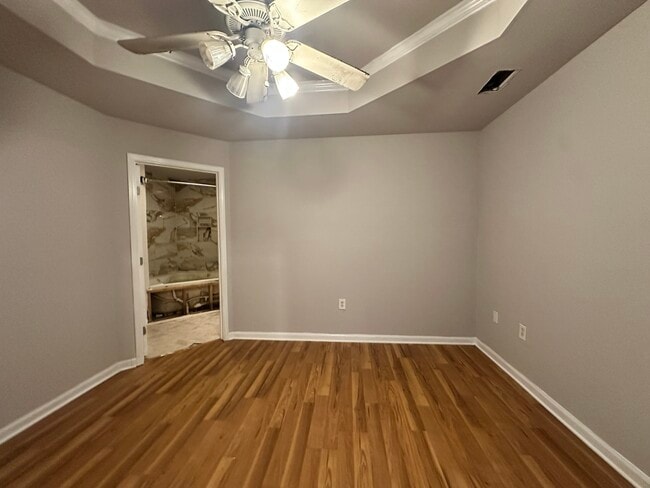 Building Photo - 131 Carolyn Ave