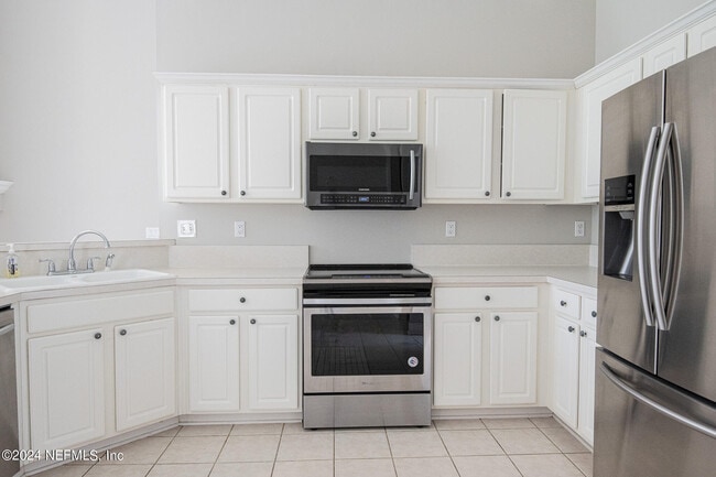 Building Photo - 9166 Spindletree Way