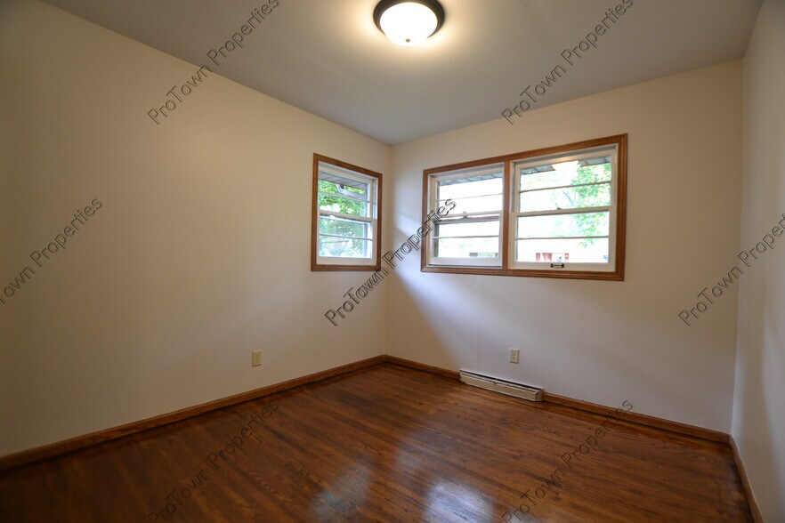 Building Photo - 131 Robinson Dr