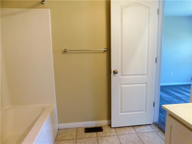 Building Photo - 6512 Oak Crest Dr