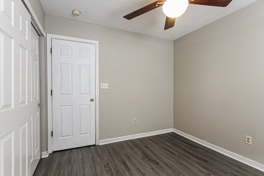 Building Photo - 5384 Lakeside Manor Dr