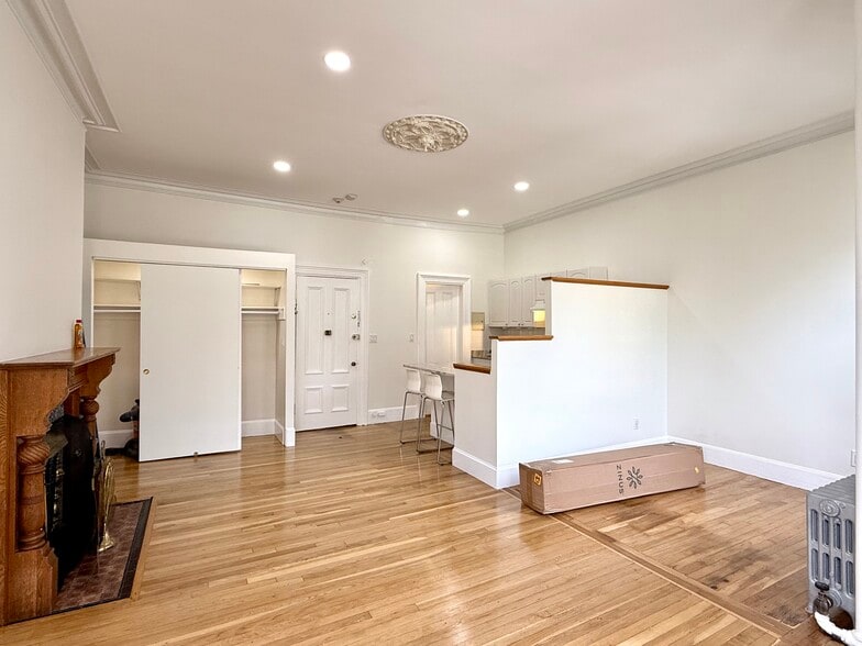 Building Photo - 558 Columbus Ave