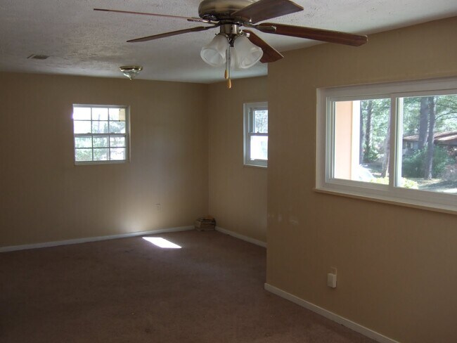 Building Photo - 626 Meadowview Dr