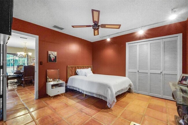 Building Photo - 6975 Bianchini Cir