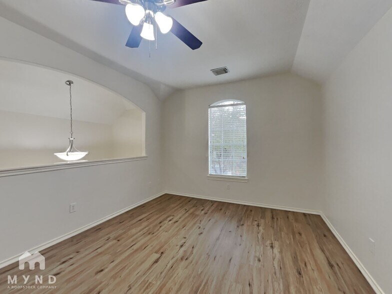 Building Photo - 4914 Forest Hurst Dr