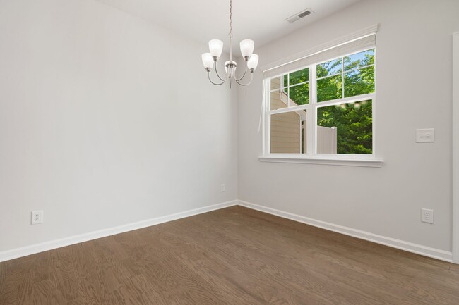 Building Photo - 3 Bed 2.5 Bath End Unit at Winsford At the Park!