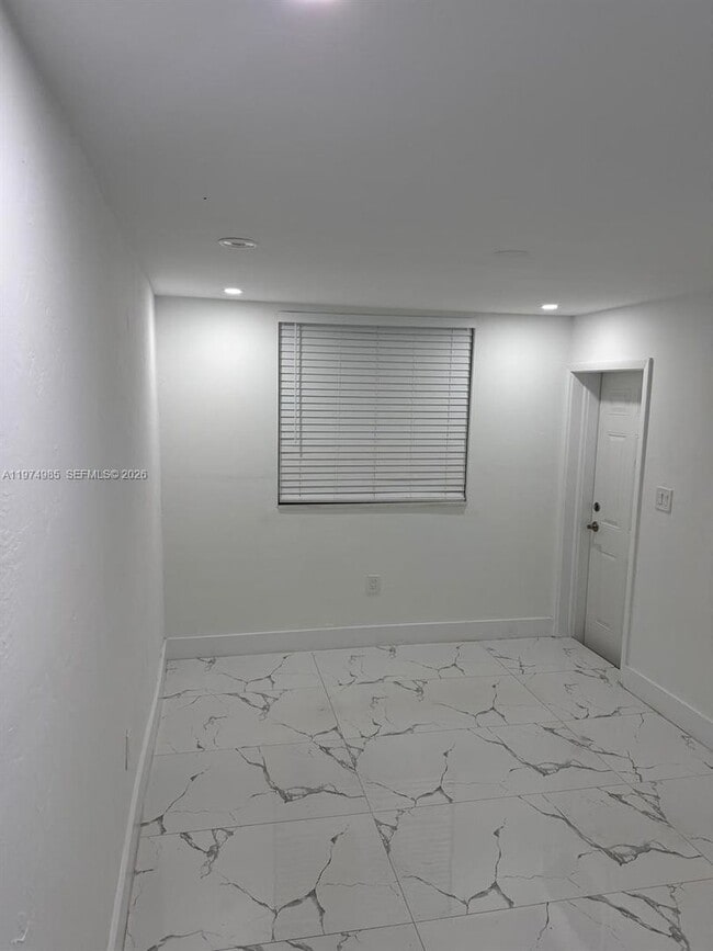 Building Photo - 345 SW 49th Ave