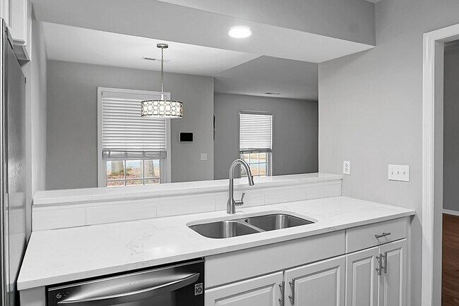 Building Photo - Charming 3 Bedroom 2 bathroom ready for you to call home!