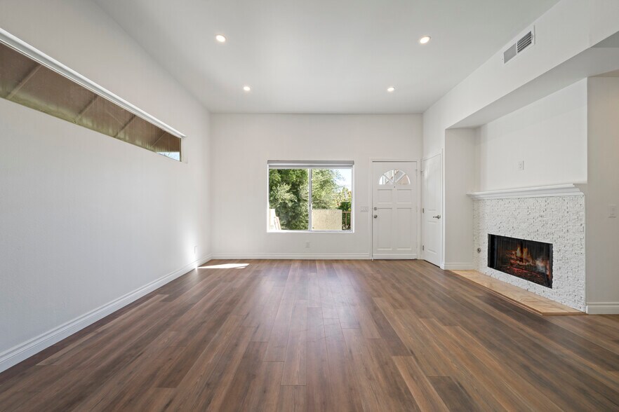 Building Photo - 12411 Osborne St