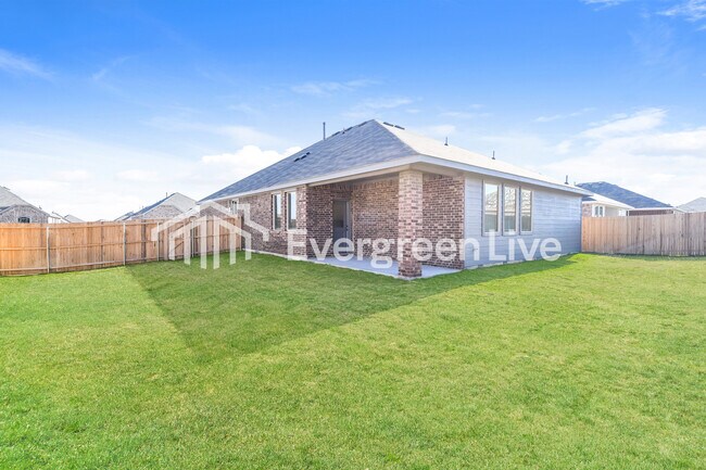 Building Photo - 209 Pine St