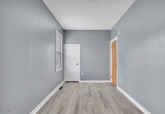 Building Photo - 39 111th St