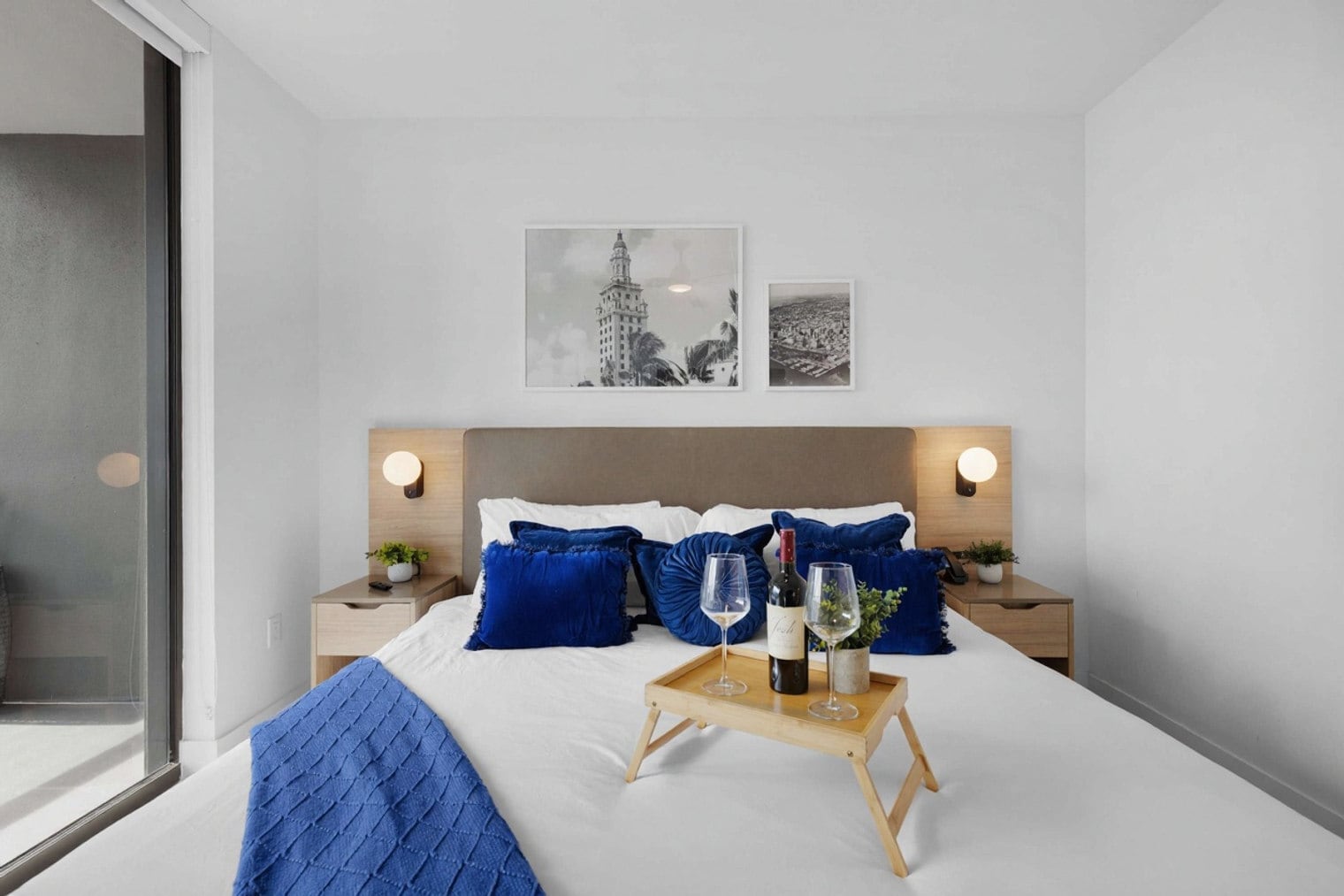 Building Photo - 601 NE 1st Ave