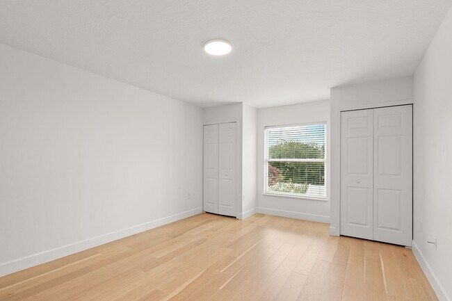 Building Photo - 5947 Ridge Lake Cir