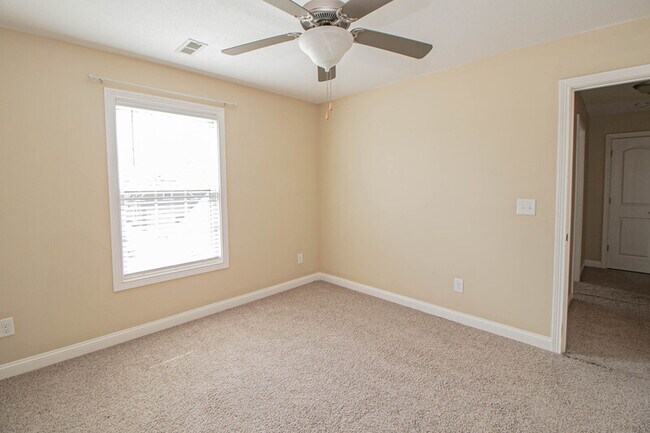 Building Photo - 809 Carousel Ct