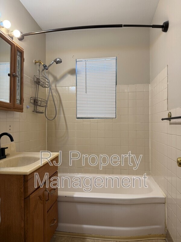 Building Photo - 3008 Sienna Rd