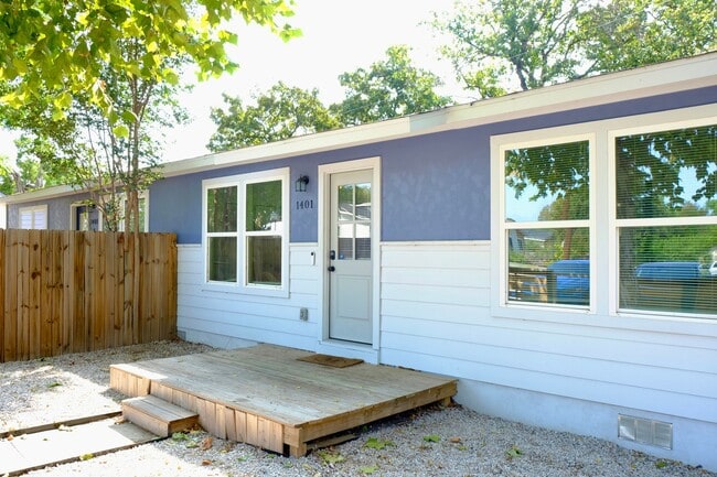 Building Photo - 1401 Marcus Pl