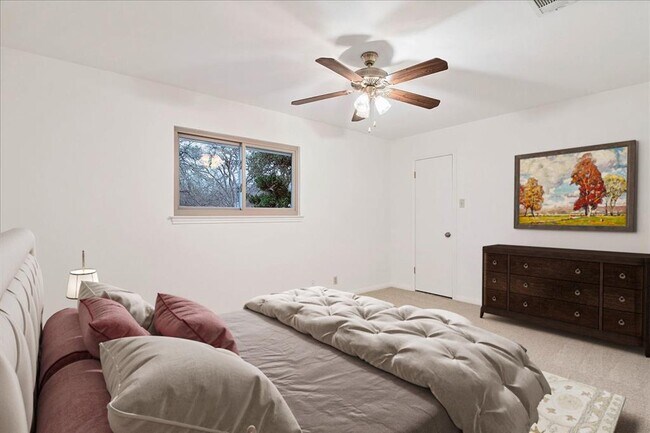 Building Photo - 9502 Castlewood Dr