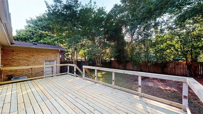 Building Photo - 707 Sir Walter Cir