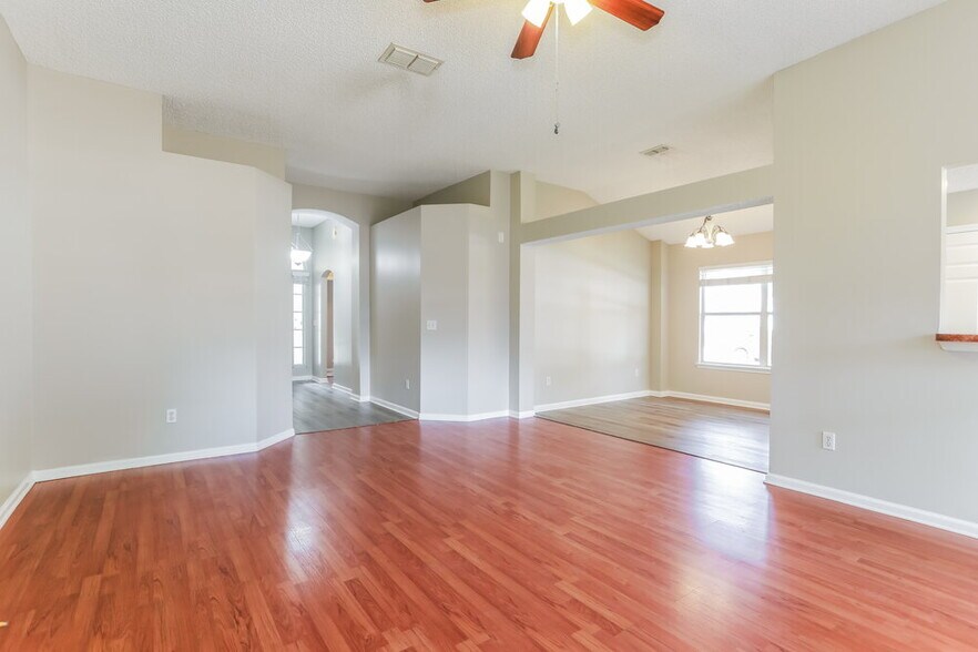 Building Photo - 8059 Carisbrook Ct