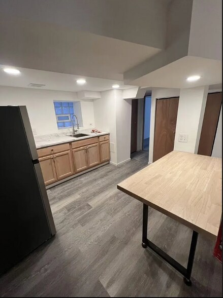 Building Photo - 1721 N Artesian Ave