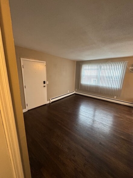 Building Photo - 3341 Parkcrest Ln