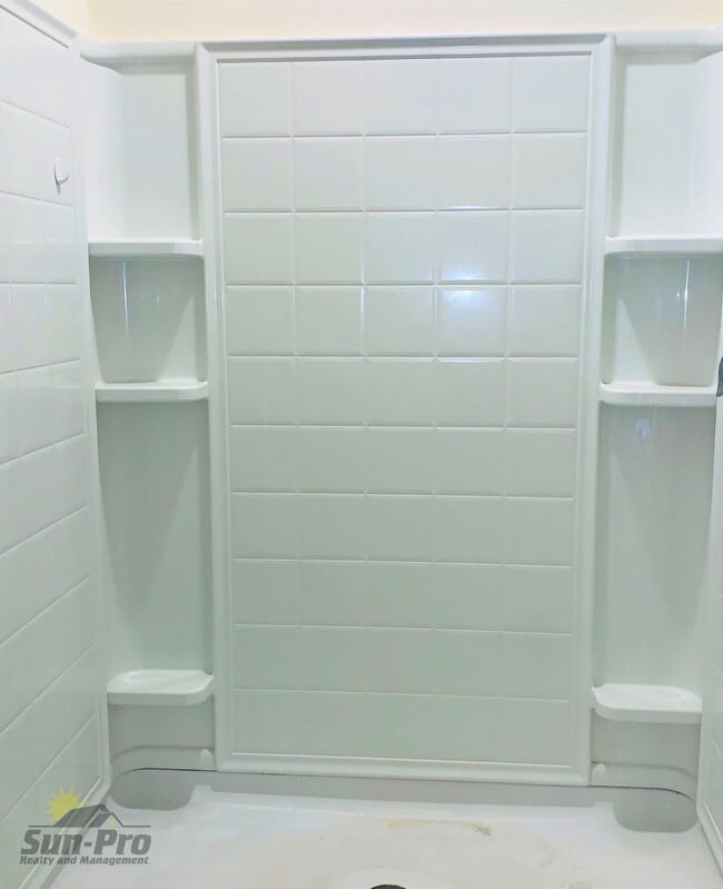 Building Photo - 114 Reena Dr