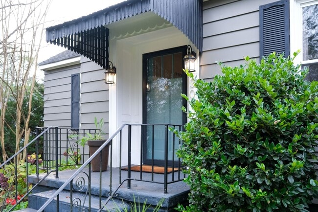 Building Photo - Charming 3 Bedroom, 2 Bath Home in Prime Greenville Location!