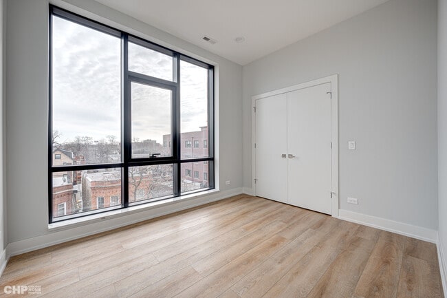 Building Photo - 3114 N Ridgeway Ave